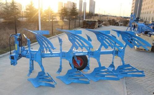 国产12铧犁作业视频,耕作新篇章